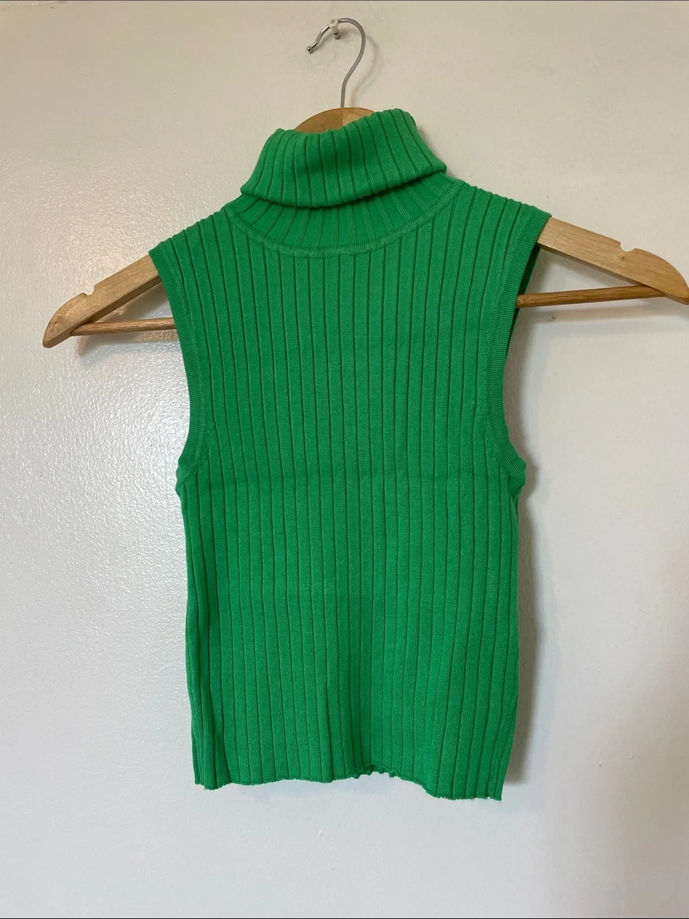 ZARA Sleeveless Ribbed Turtleneck Sweater Tank in Green - Picture 2 of 5